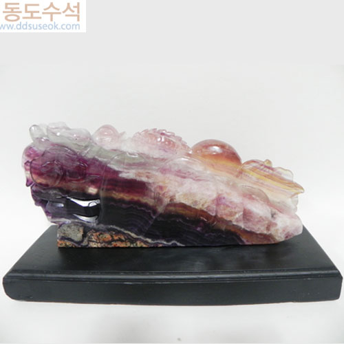 용조갹형석