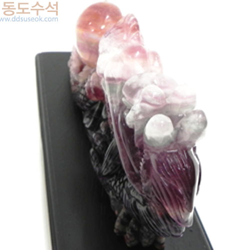 용조갹형석